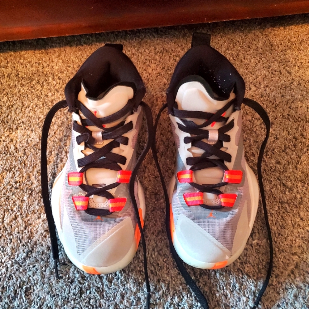 Nike Jordan Zion 1 basketball shoes, Youth size 5.5, Smoke gray w/ orange detail